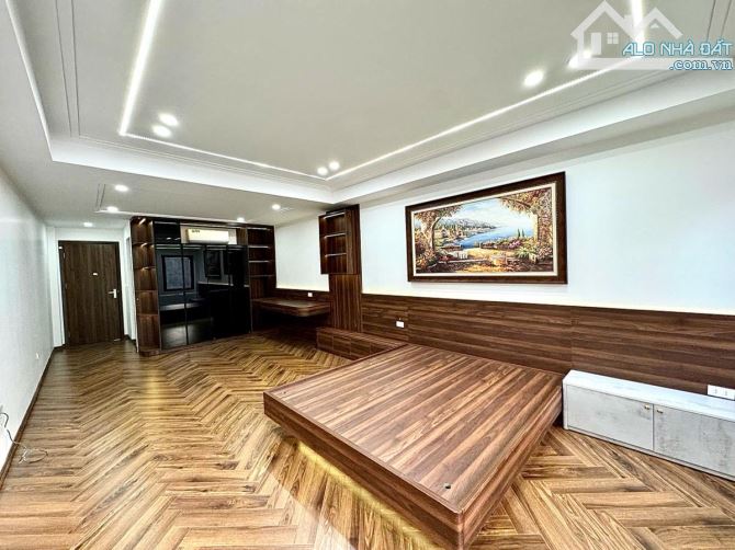 Nhà mới 7T mặt phố Phương Mai, vỉa hè, KD, thông sàn thang máy, ở kết hợp cho thuê, 69m2