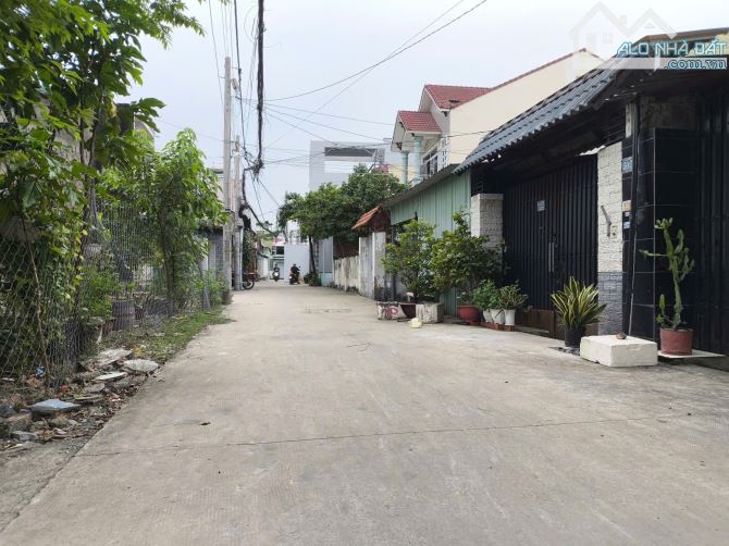 BÁN NHÀ 2 TẦNG 4 X 19,5M  3PN HẺM XE TẢI – TRUNG CHÁNH, HÓC MÔN SHR GIÁ CHỈ 4,5 TỶ TL - 3