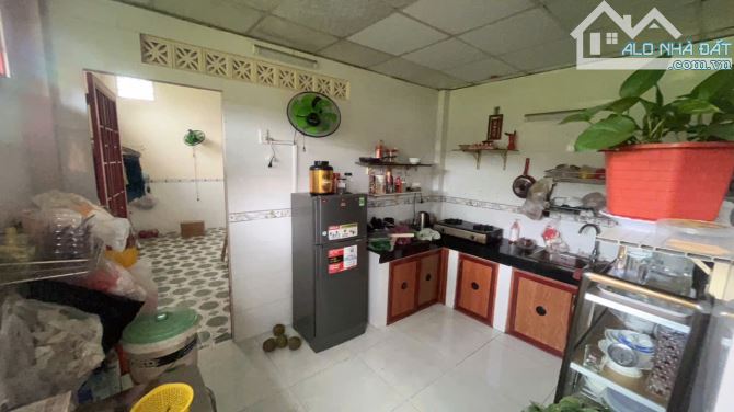Nhà 2 tầng diện tích lớn(4,5x23) 93m2, giáp Sài Gòn, xe hơi tới nhà ngay VP16 - 3