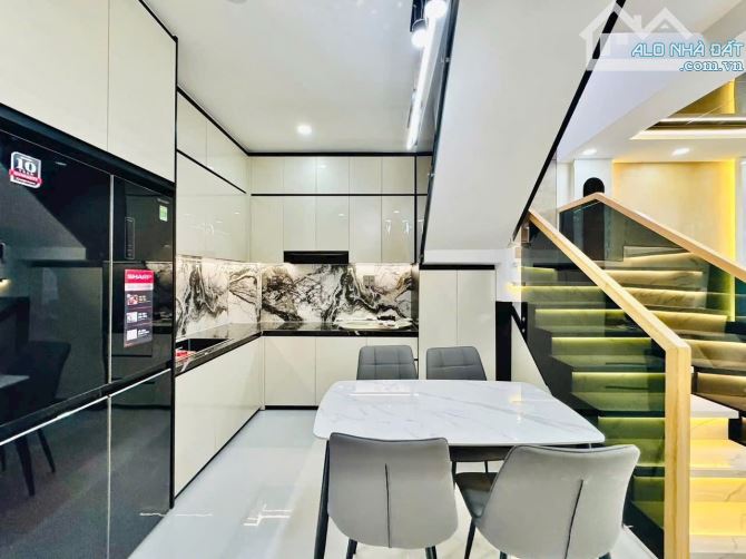 6.8 TỶ - SIÊU PHẨM 2 MẶT TIỀN • NGUYỄN LÂM • GẦN KHU VIP PHAN XÍCH LONG • 45M² • 2 TẦNG • - 3