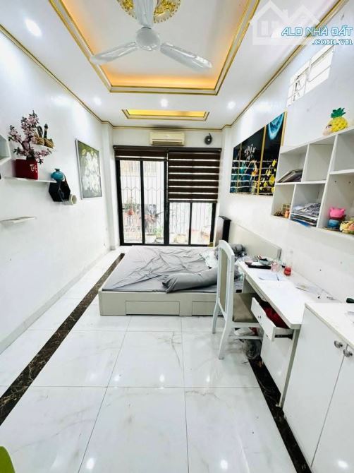 Bán nhà Cổ Nhuế, 38m2 nhỉnh 6 tỷ, dân xây, ngõ thông, gần ô tô, full nội thất xịn sò - 3