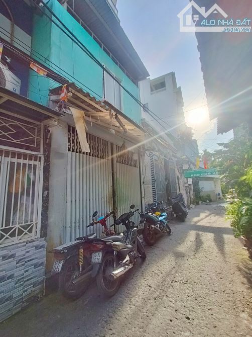 Bán 🏡 70m² , 2 tầng hẻm 2,5 m .Đường ÂU Dương Lân phường2 ,Q8 đầy đủ tiện ích xung quanh - 3