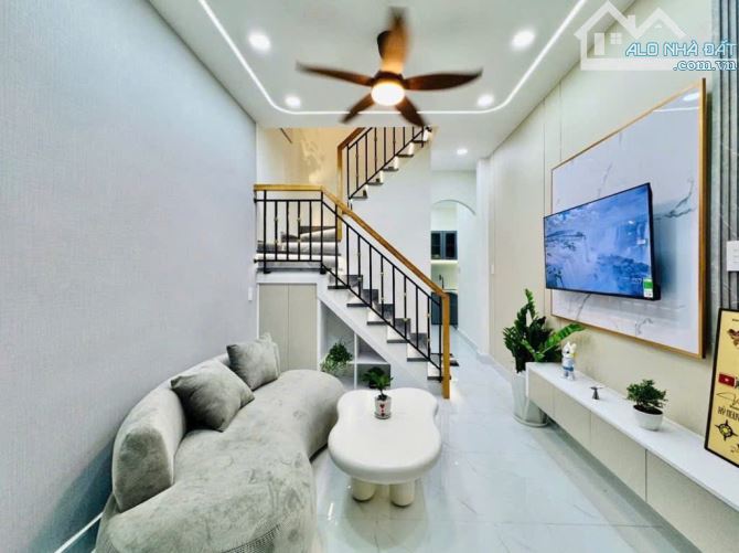SIÊU VỊ TRÍ HOÀNG HOA THÁM-GẦN CHỢ CÂY QUÉO-HXH CÁCH MẶT TIỀN 30M-3PN-NỞ HẬU-FULL NỘI THẤT - 3