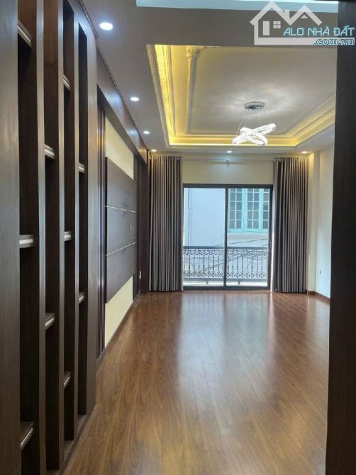 BÁN NHÀ ĐỨC GIANG  - 50M  -4 TẦNG - Ô TÔ VÀO NHÀ - CHỈ 10 TỶ - 3