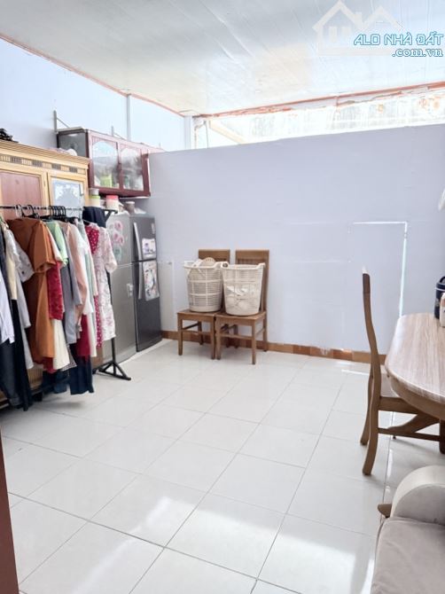 Mặt Tiền Đường Nguyễn Lộ Trạch, Quận Tân Phú  - 74m2 (4 x 18)m - Cấp 4 - 3