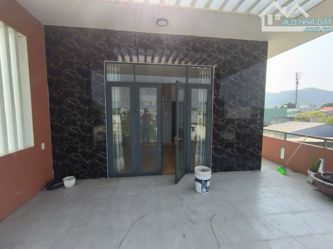 Giá rẻ nhất thị trường 5,5tỷ nhà 3mê 192m2, dtsd 432m2, kiệt ô tô vào tận nơi - 4