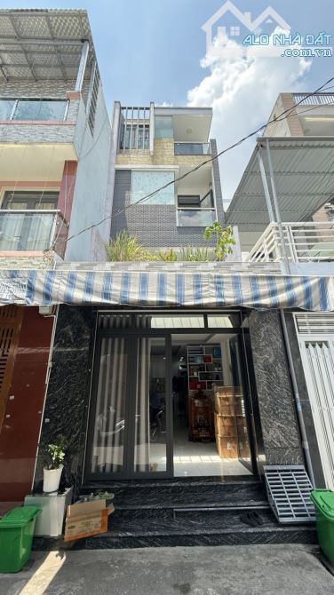 GÒ VẤP - NGAY CV LÀNG HOA - HẺM XE HƠI THÔNG - 44m2 - 4 TẦNG - (4 x 11) - 4