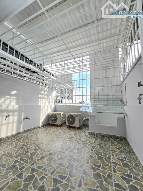 Bán nhà HẺM XE HƠI Đồng Đen Tân Bình, 4 tầng, không lộ giới, sổ vuông A4, nhích 7 tỷ - 4