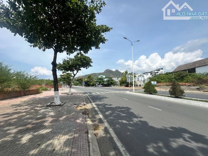 Bán lô đất biệt thự mặt tiền Phạm Văn Đồng, Bắc Nha Trang, giá 74triệu/m2. - 4