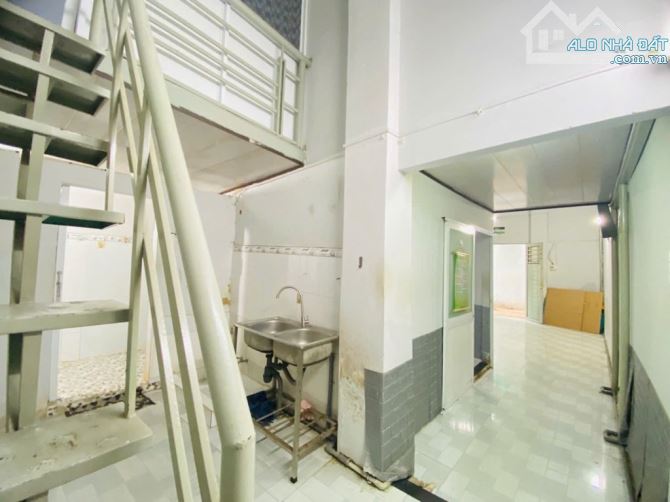 SÁT CHỢ BÀ CHIỂU LÊ QUANG ĐỊNH CÁCH MẶT TIỀN 30m  NGANG 4.8 NỞ HẬU HỂM 3 m - 4