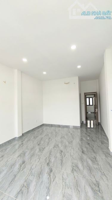 Nhà Mặt Tiền Mới Xây Ngay Trung Tâm Thủ Dầu  - 1 Trệt 2 Lầu - Chỉ Hơn 2 Tỷ - 4
