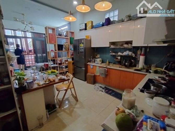 Cho thuê mặt bằng hoặc nguyên căn đường Cách mạng tháng Tám - 4