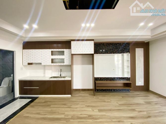 SIÊU PHẨM 8 TẦNG THANG MÁY - PHÂN LÔ - NGÕ THÔNG. Ô TÔ ĐỖ CỬA - VỪA Ở VỪA KINH DOANH - 4