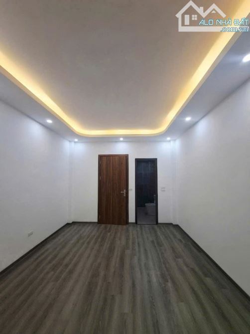 BÁN NHÀ LÔ GÓC BÁT KHỐI LONG BIÊN NHỈNH 5 TỶ 35m MT 4m Ô TÔ KINH DOANH GẦN phố Thạch Bàn - 4
