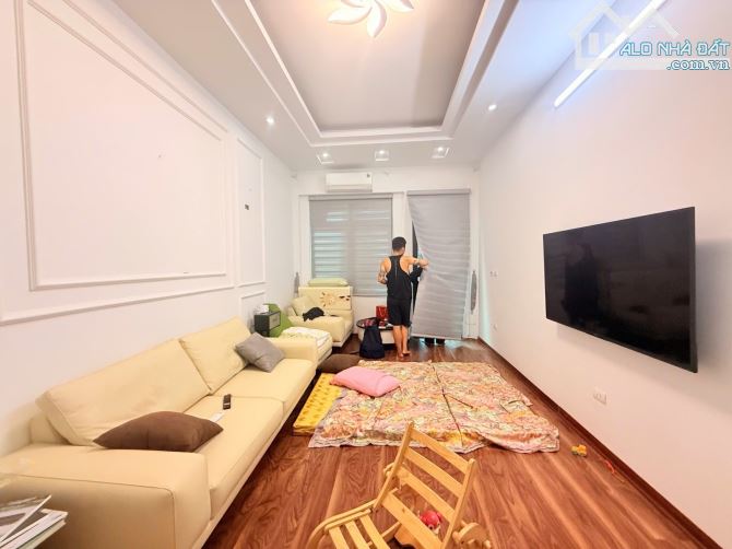 BÁN NHÀ CẦU GIẤY – 32M² x 5 TẦNG – MẶT TIỀN 3.4M – GIÁ NHỈNH 7.TỶ - 4