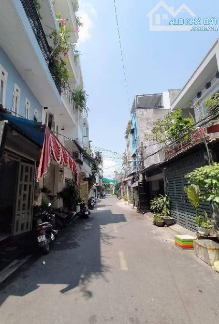 Bán nhà hẻm 6m, ngay Tân Kỳ Tân Quý, Tân Phú, cách Aeon 500m, 4 tầng, DT: 4,6x14, giá: 7,x - 4
