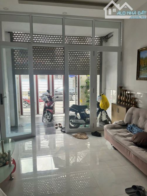 Bán nhà 2 tầng mặt tiền Lê Chân-Tân Tiến.Dt 50,7m ngag 3,55m. Hướg TB có 2pn 2wc - 4