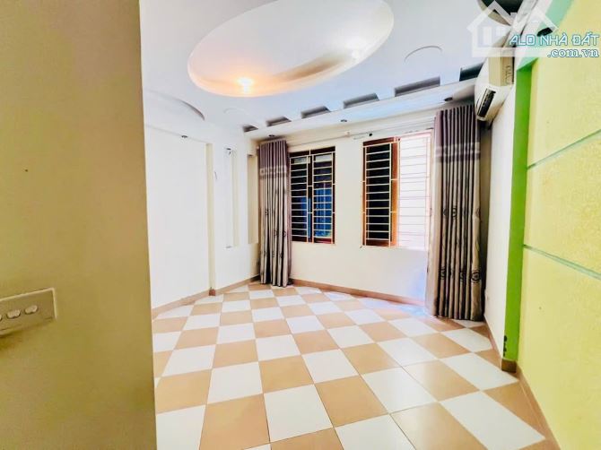 PHÂN LÔ Ô TÔ VÀO NHÀ - 7 CHỖ ĐỖ CỬA - 15M RA MẶT PHỐ - VỊ TRÍ ĐẮC ĐỊA - KHU VỰC HIẾM - 4