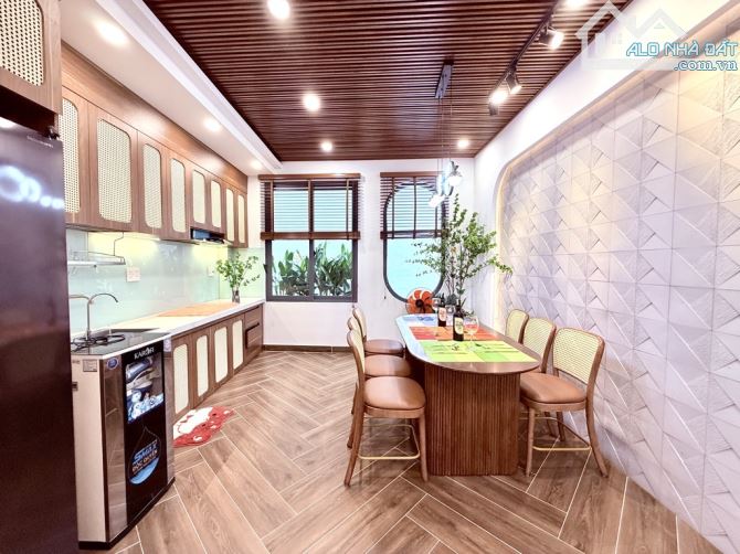 CỰC PHẨM GÒ VẤP - 5 TẦNG THANG MÁY - HẺM 6M THÔNG - 4x14 - CHỈ 9,9 Tỷ - 4