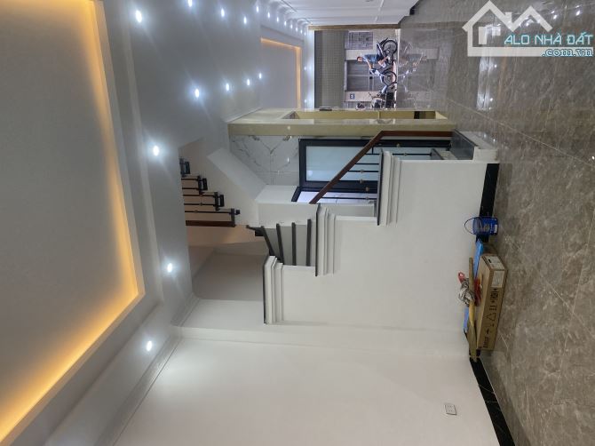 Bán Nhà Riêng tại Lĩnh Nam, 17,6 tỷ, 71m2, 6 tầng, mới xây thang máy, 7PN, giá tốt! - 4