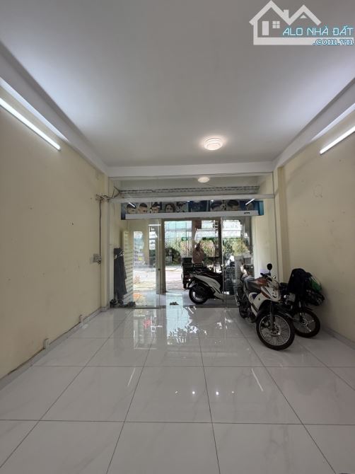 MẶT TIỀN 4 TẦNG Đ HUỲNH VĂN NGHỆ GẦN SÂN BAY DT 5X17 85M² VỊ TRÍ CỰC ĐẸP NHỈNH 11TỎI - 4