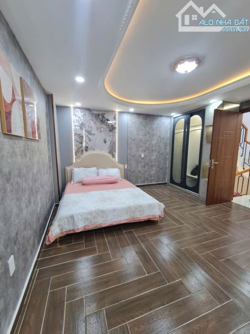 NHÀ ĐẸP 4m x 17,5m, 3 tầng gần chợ Tân Sơn, Gò Vấp, hẻm ô tô, chỉ 6 tỷ + - 4