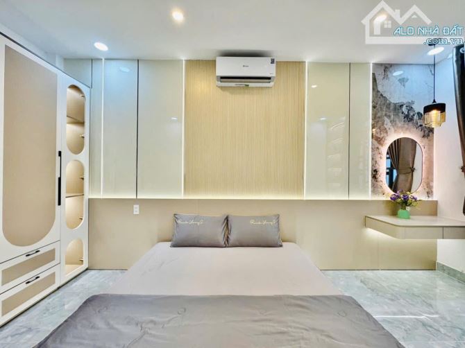 Căn nhà đẹp 61.5m2 ngay Dương Quảng Hàm, Gò Vấp. Giá: 3 Tỷ 090, có SHR, hẻm ô tô 5m - 4