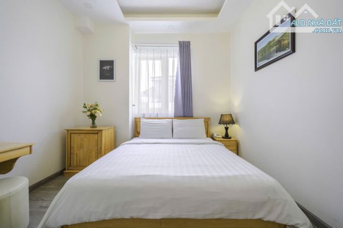 Cần bán khách sạn mặt tiền  trung tâm tp Đà Lạt.  - Diện tích: 179,77m². Ngang 9m; dài19.6 - 4