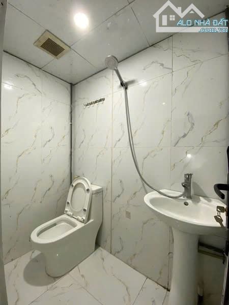 Cho thuê nhà riêng ngõ 163 phố Tôn Đức Thắng, Hàng Bột, Đống Đa. DT 55m x 2 tầng, giá 9tr - 4
