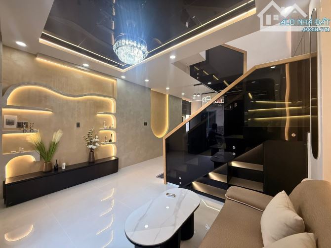 HÀNG XÓM LÀNG HOA - SIÊU PHẨM 2 TẦNG VẠN KIẾP - 45M2 - 3PN - GẦN HẺM XE HƠI - HƠN 6 TỶ. - 4