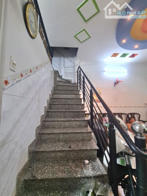 CHỦ GẤP BÁN GIÁ CHỈ CÒN 5.2 TỶ - 6X13.5M- HẺM 4M THÔNG - SÁT MẶT TIỀN - 5