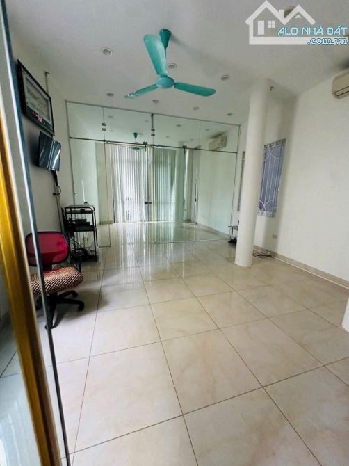 Căn góc 7 tầng thang máy 45m2, nhà dân xây, 20m ra Nguyễn Khang, oto vào nhà. Giá 18.2 tỷ - 5