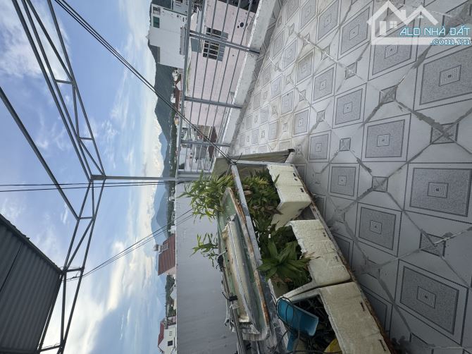 Nhà 4 tầng 1 tum trung tâm Nha Trang chỉ 3,850 tỷ - 5