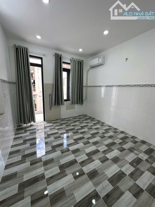 BÁN NHÀ 3 TẦNG TRƯỜNG CHINH  - GIÁP TÂN PHÚ - SỔ VUÔNG NỞ HẬU - GẦN 45m2 - NHỈNH 6 TỶ - 5