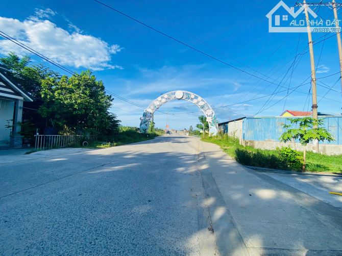 Đất đẹp sạch sẽ - 450m2 ngang 15m - Sát sông mát mẻ - Đã tách 3 lô - 7xx - 5