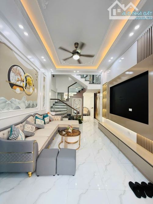 Bán nhà 3,5 tầng sân cổng Full nội thất mặt ngõ Miếu Hai Xã - 5
