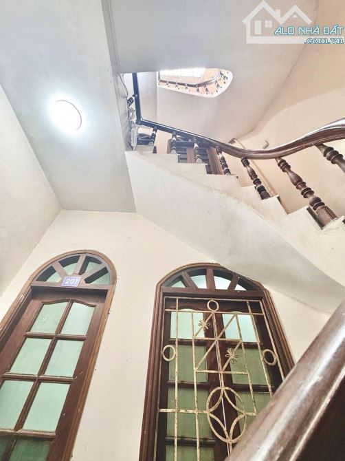 VỊ TRÍ HIẾM! Khu phân lô Kim Mã Thượng NHÀ CHẮC 30m2, 5 tầng - 5