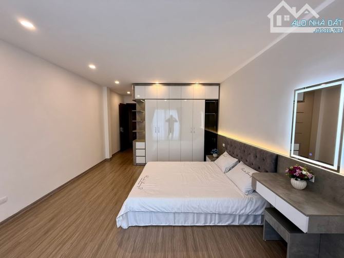 10,7 tỷ có ngay căn nhà đẹp ngõ 68 Nguyễn Văn Linh - 6 tầng thang máy gara ô tô - 5