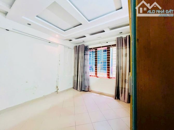 PHÂN LÔ Ô TÔ VÀO NHÀ - 7 CHỖ ĐỖ CỬA - 15M RA MẶT PHỐ - VỊ TRÍ ĐẮC ĐỊA - KHU VỰC HIẾM - 5