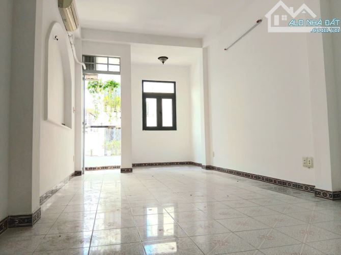 Nhà Mặt Tiền Phan Văn Trị P.2 - 5 Tầng DT 31M2 Sát Mặt Tiền Võ Văn Kiệt Giá 14.5T - 5