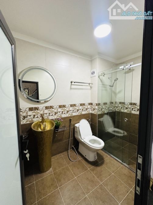 PHỐ NGUYÊN HỒNG-PHÂN LÔ-ĐẸP LỘNG LẪY-Ô TÔ VÀO NHÀ-FULL NỘI THẤT-40M2-6 TẦNG-18,6TỶ - 5