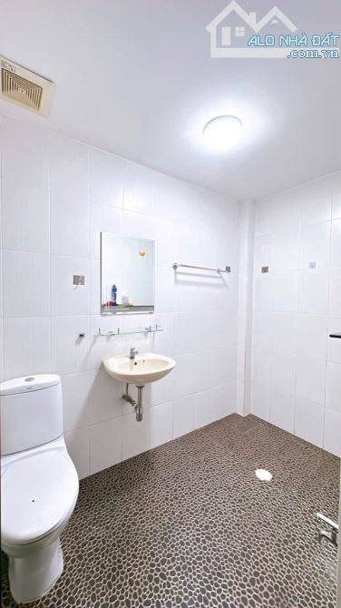 BÁN NHÀ KHU NGUYỄN HỮU HÀO QUẬN 4 DT 3,5*13,5 GIÁ 4TỈ 350 GIÁP Q1 - 5