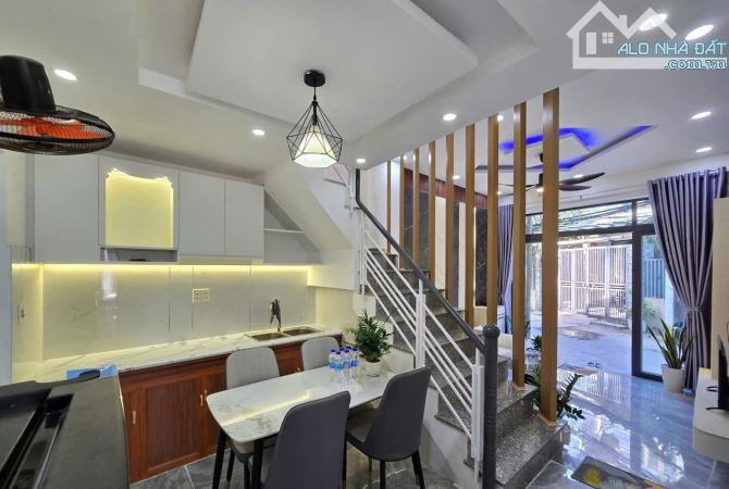 📌📌📌LÀM VIỆC TRỰC TIẾP GIÁ TỐT !!! Bán nhà 2 tầng 2 mặt kiệt oto 500/ Tôn Đản - 5