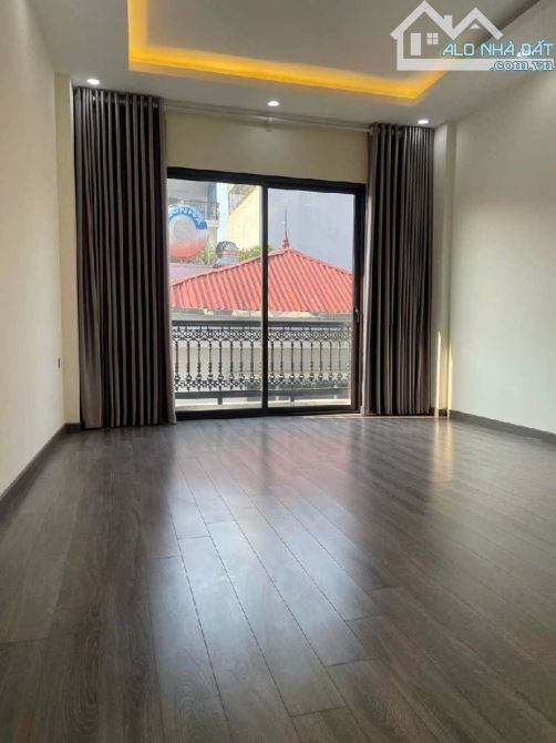 BÁN NHÀ ĐỨC GIANG  - 50M  -4 TẦNG - Ô TÔ VÀO NHÀ - CHỈ 10 TỶ - 5
