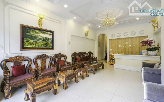 Cần bán khách sạn mặt tiền  trung tâm tp Đà Lạt.  - Diện tích: 179,77m². Ngang 9m; dài19.6 - 5