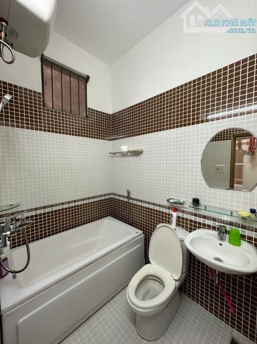 Nhà Phố - Hẻm ô tô lớn - 3 tầng - 5 phòng - 4 WC - Sổ riêng - đường Nguyễn Lương Bằng, Phư - 6