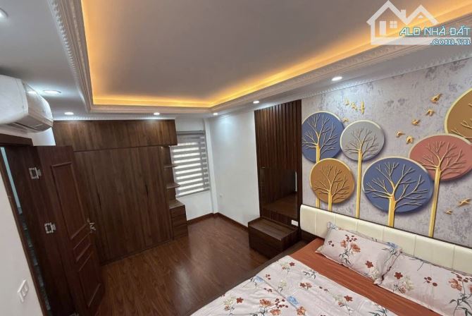 Sieu Vip Phố Cầu Giấy, ô tô đỗ cổng, nhà ngõ riêng ,giá nhỉnh 9 tỷ - 6