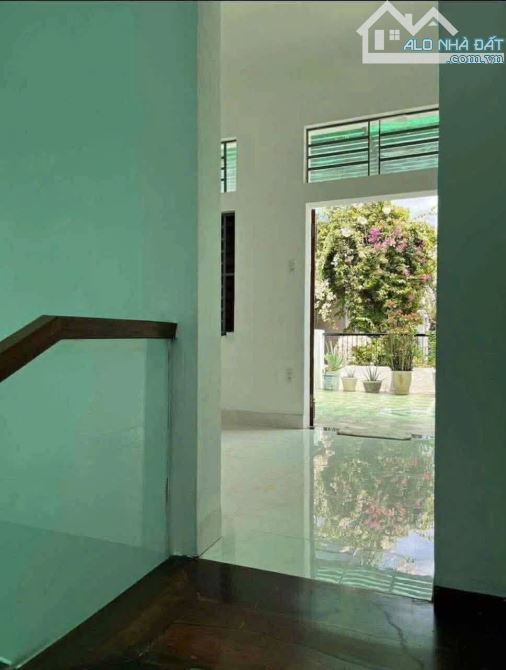 Cho thuê nhà 3 tầng kiệt oto tải NGUYỄN CHÍ THANH - Hải Châu gần Quang Trung. Giá 12 triệu - 6