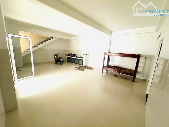 Cần bán nhà mặt tiền Khu Phố Nhị Đồng 1, Tp. Dĩ An, DT 240m2, giá 22 tỷ - 6