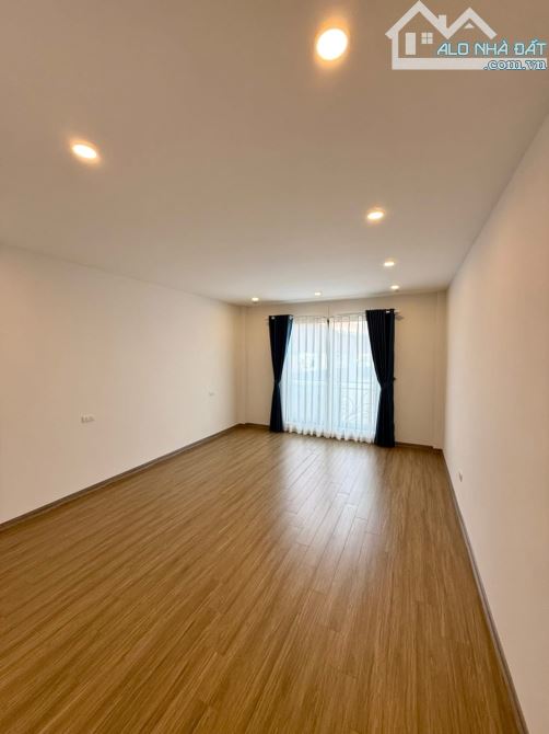 10,7 tỷ có ngay căn nhà đẹp ngõ 68 Nguyễn Văn Linh - 6 tầng thang máy gara ô tô - 6